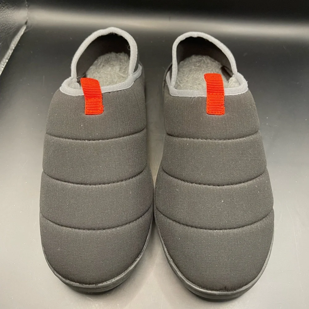Wonder Nation slippers